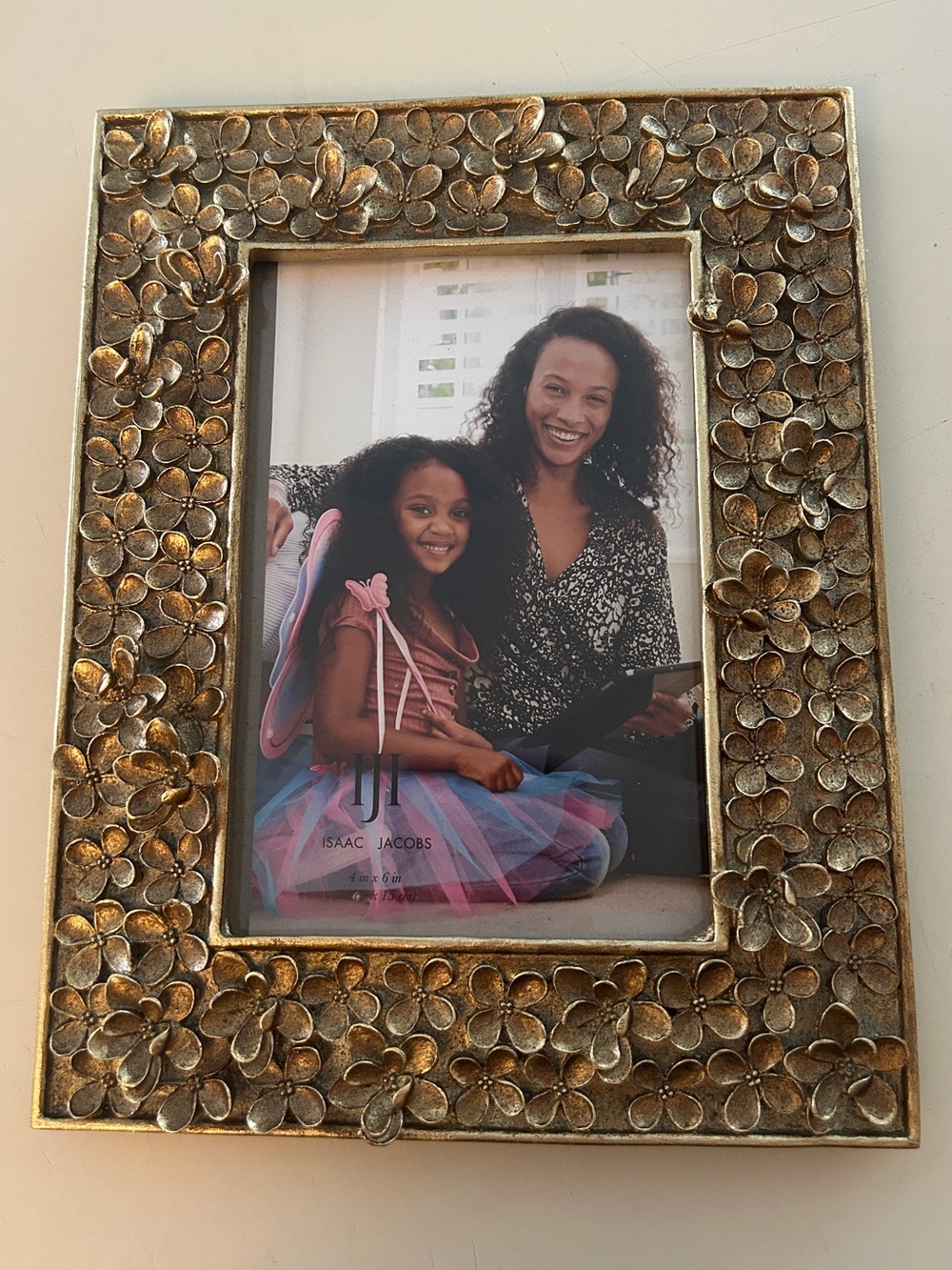 Isaac Jacobs Gold Flower Textured Hand-Crafted Resin Picture Frame Easel & Hook